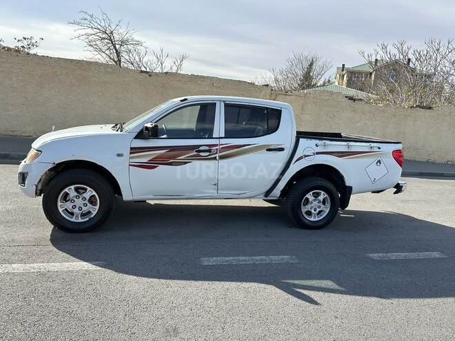 Mitsubishi L200 2013, 584,959 km - 2.5 l - Bakı