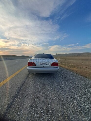 Mercedes E 220 1999, 403,653 km - 2.2 l - Bakı