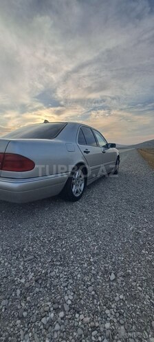Mercedes E 220 1999, 403,653 km - 2.2 l - Bakı