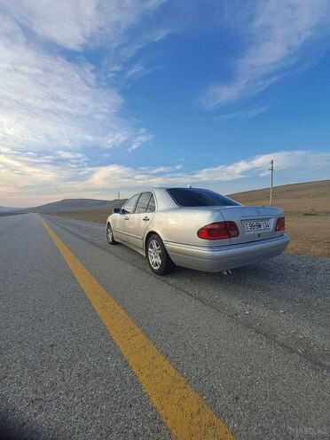 Mercedes E 220 1999, 403,653 km - 2.2 l - Bakı