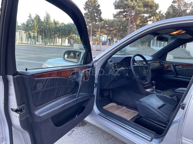 Mercedes E 320 1999, 231,964 km - 3.2 l - Sumqayıt