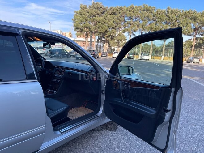Mercedes E 320 1999, 231,964 km - 3.2 l - Sumqayıt