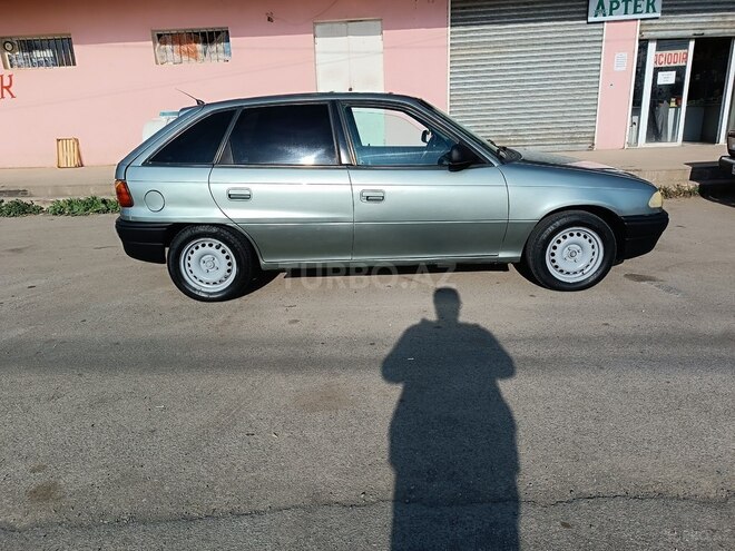 Opel Astra 1995, 525,481 km - 1.6 l - Qazax