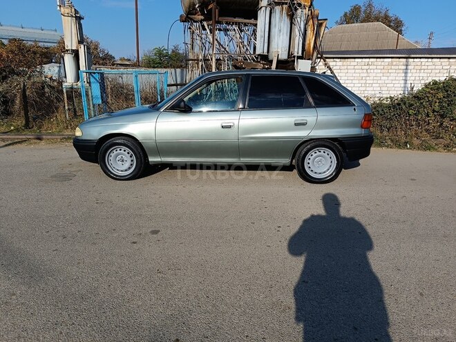 Opel Astra 1995, 525,481 km - 1.6 l - Qazax