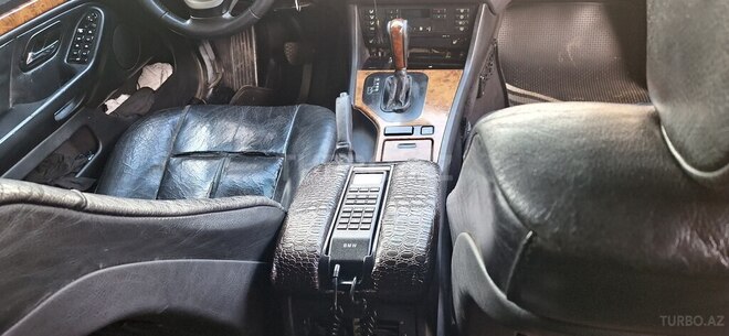 BMW 528 1998, 613,225 km - 2.8 l - Sabirabad