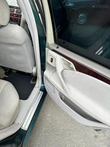 Mercedes E 220 2000, 280,000 km - 2.2 l - Bakı
