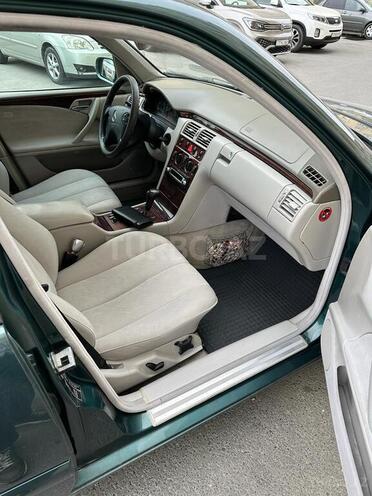 Mercedes E 220 2000, 280,000 km - 2.2 l - Bakı