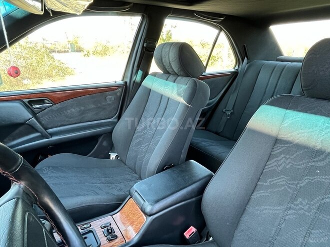 Mercedes E 200 1997, 451,023 km - 2.0 l - Quba
