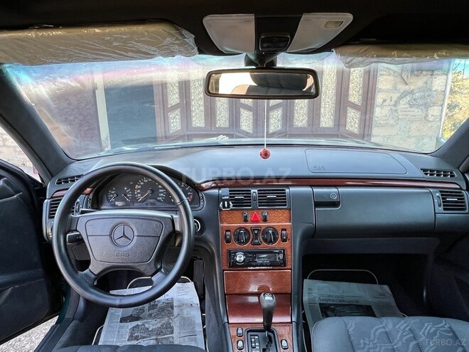 Mercedes E 200 1997, 451,023 km - 2.0 l - Quba