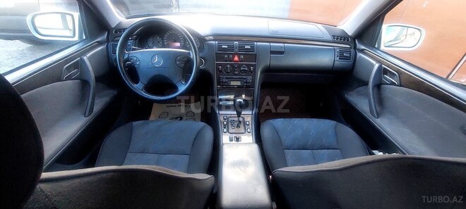 Mercedes E 240 2000, 201,800 km - 2.4 л - Bakı