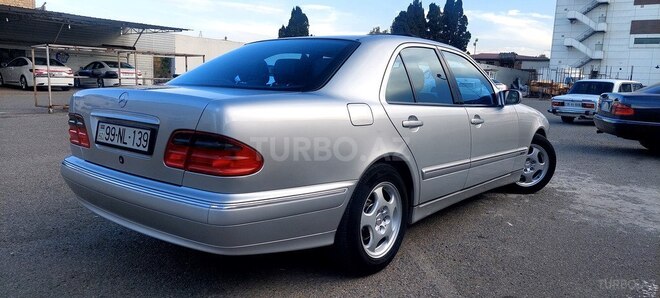 Mercedes E 240 2000, 201,800 km - 2.4 л - Bakı