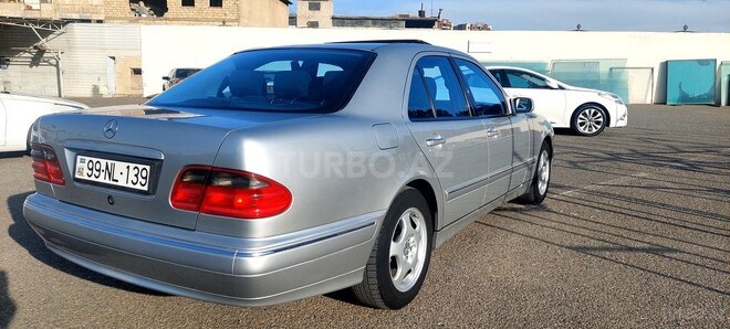 Mercedes E 240 2000, 201,800 km - 2.4 л - Bakı