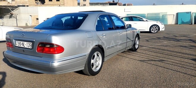 Mercedes E 240 2000, 201,800 km - 2.4 л - Bakı