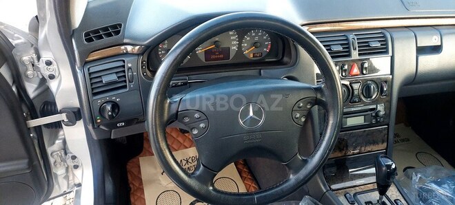 Mercedes E 240 2000, 201,800 km - 2.4 л - Bakı