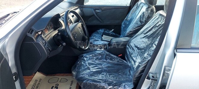 Mercedes E 240 2000, 201,800 km - 2.4 л - Bakı