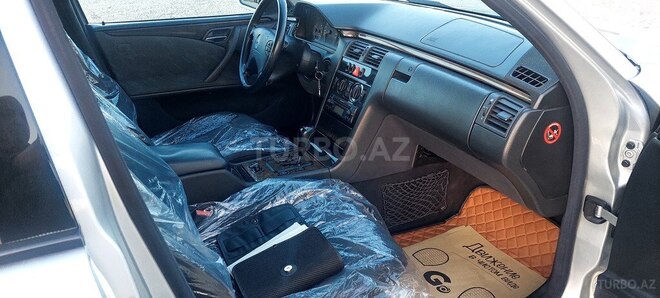 Mercedes E 240 2000, 201,800 km - 2.4 л - Bakı