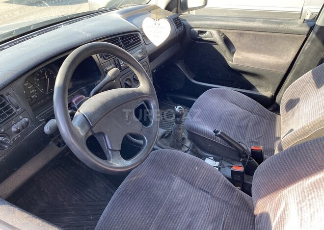 Volkswagen Golf 1994, 82,000 km - 1.8 l - Bakı