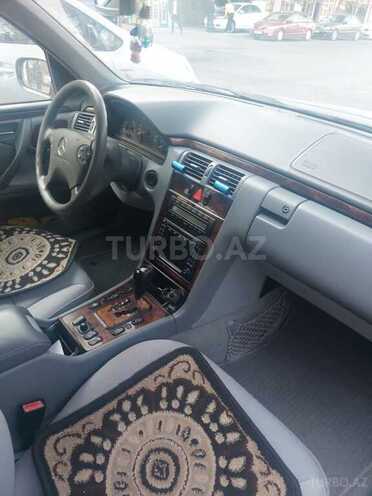 Mercedes E 320 1999, 300,000 km - 3.2 l - Bakı