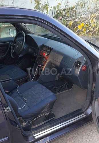Mercedes C 200 1999, 325,680 km - 2.2 l - Füzuli
