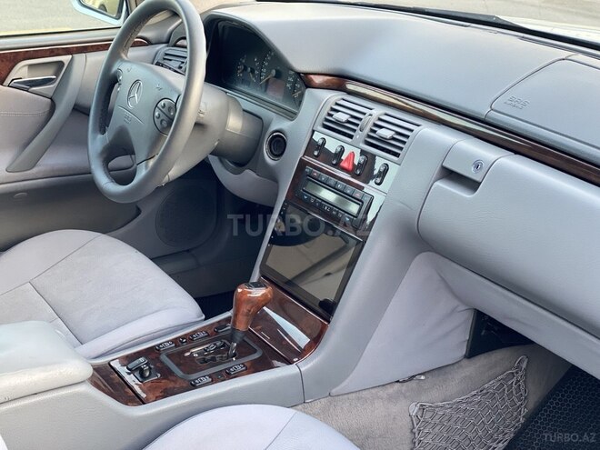 Mercedes E 280 2000, 296,000 km - 2.8 l - Bakı