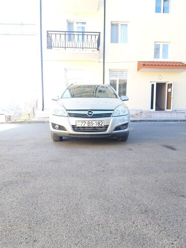 Opel Astra 2009, 180,600 km - 1.4 l - Qəbələ