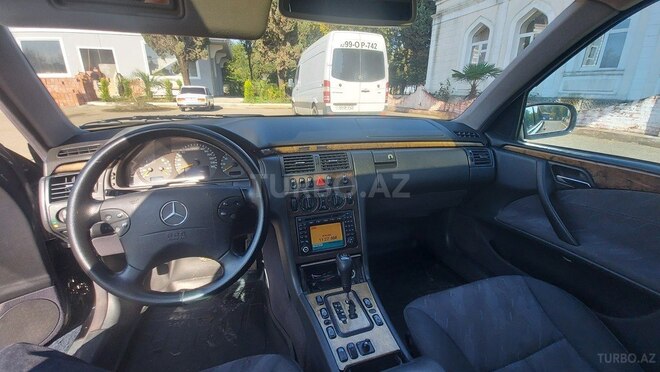 Mercedes E 240 2002, 372,000 km - 2.6 l - Lənkəran