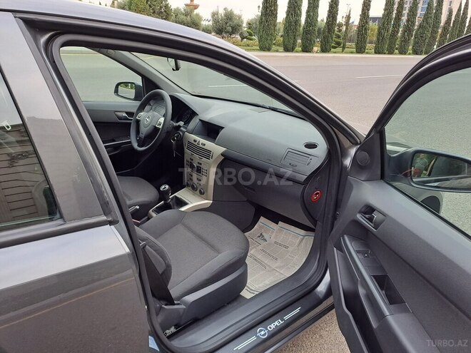 Opel Astra 2009, 240,000 km - 1.4 l - Gəncə