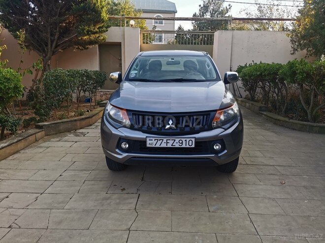 Mitsubishi L200 2015, 240,000 km - 2.5 л - Bakı