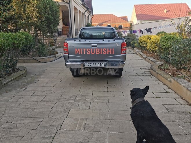 Mitsubishi L200 2015, 240,000 km - 2.5 л - Bakı