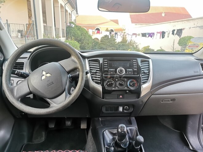 Mitsubishi L200 2015, 240,000 km - 2.5 л - Bakı