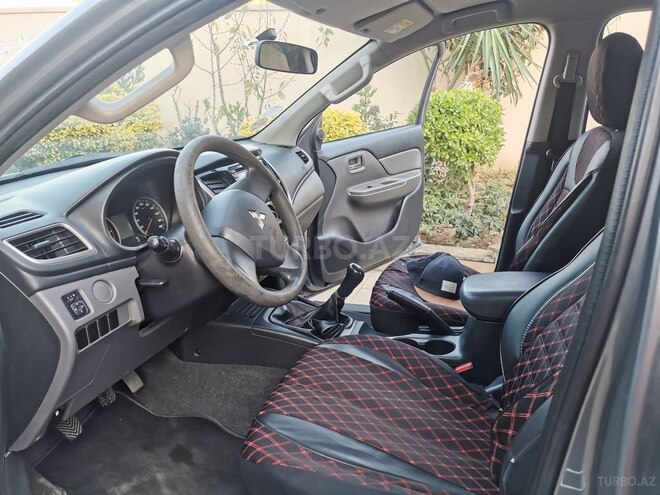Mitsubishi L200 2015, 240,000 km - 2.5 л - Bakı