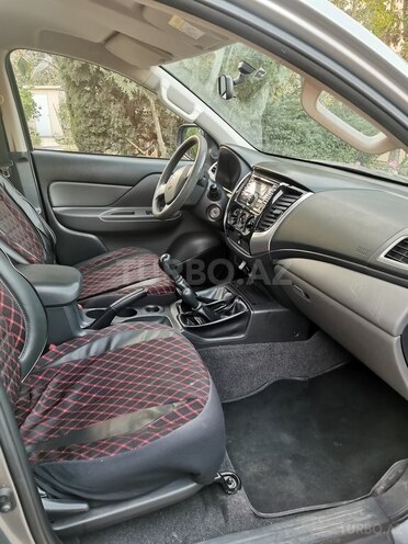 Mitsubishi L200 2015, 240,000 km - 2.5 л - Bakı