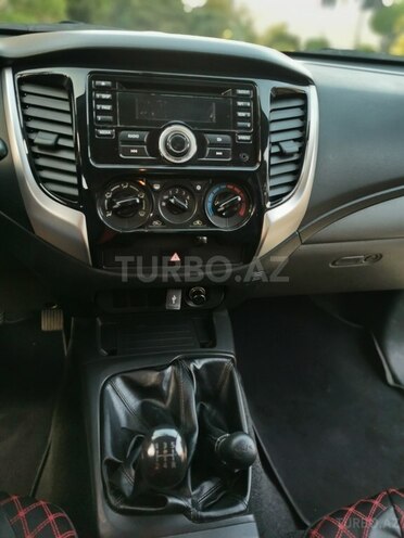 Mitsubishi L200 2015, 240,000 km - 2.5 л - Bakı