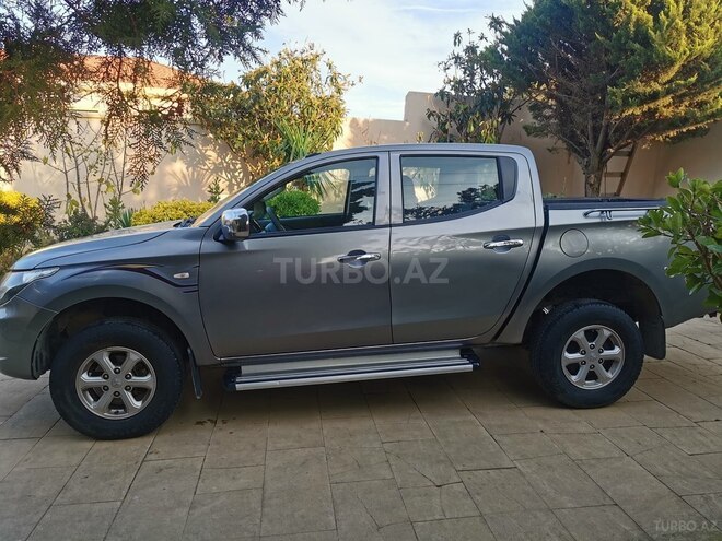 Mitsubishi L200 2015, 240,000 km - 2.5 л - Bakı