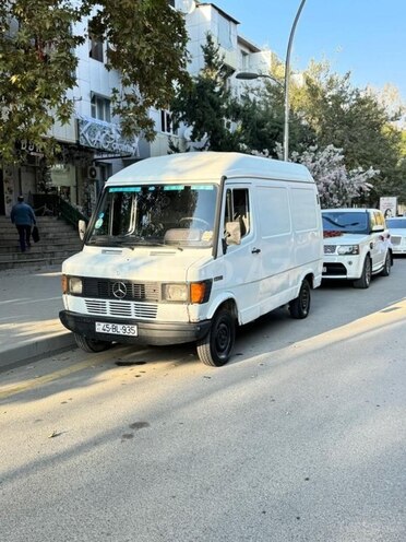 Mercedes 208 D 1994, 220,000 km - 2.9 l - Mingəçevir
