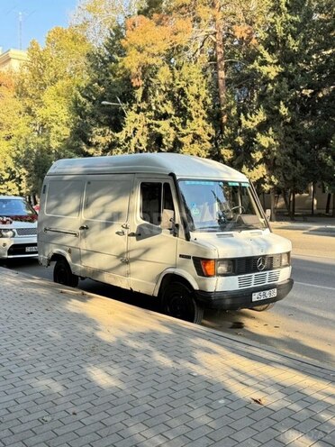 Mercedes 208 D 1994, 220,000 km - 2.9 l - Mingəçevir