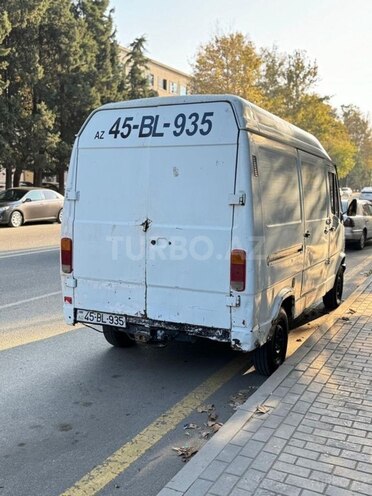 Mercedes 208 D 1994, 220,000 km - 2.9 l - Mingəçevir