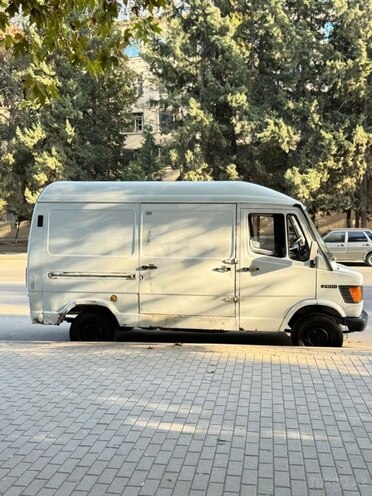 Mercedes 208 D 1994, 220,000 km - 2.9 l - Mingəçevir
