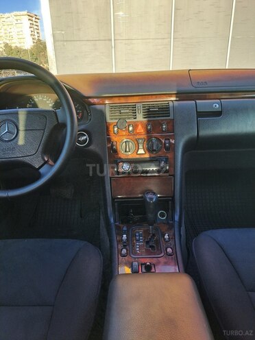 Mercedes E 240 1999, 377,800 km - 2.4 l - Bakı