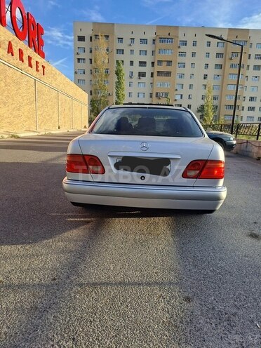 Mercedes E 240 1999, 377,800 km - 2.4 l - Bakı