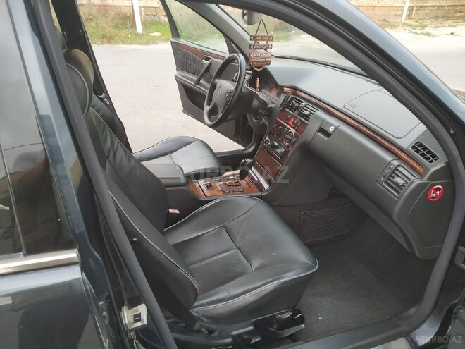 Mercedes E 220 2000, 390,000 km - 2.2 l - Bakı