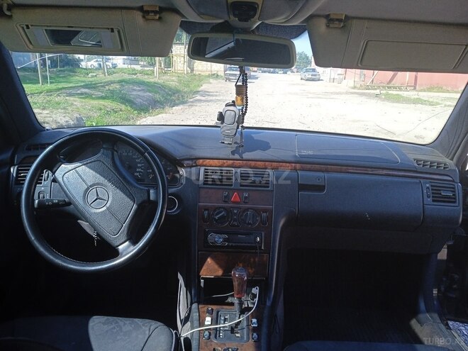 Mercedes E 290 1998, 650,000 km - 1.9 л - Xudat