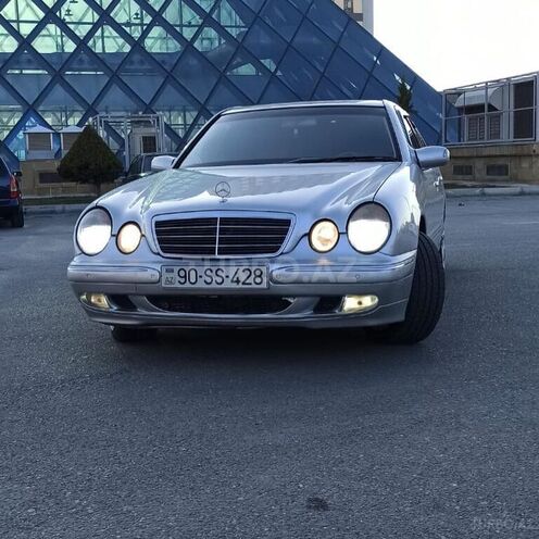 Mercedes E 220 1999, 290,000 km - 2.2 l - Bakı