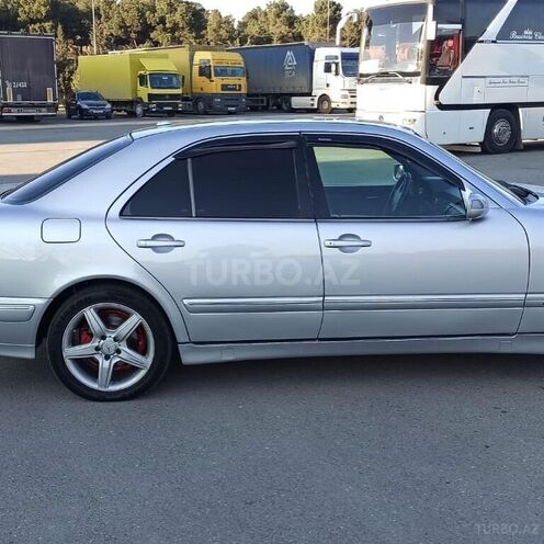 Mercedes E 220 1999, 290,000 km - 2.2 l - Bakı
