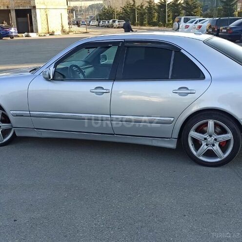 Mercedes E 220 1999, 290,000 km - 2.2 l - Bakı