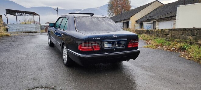 Mercedes E 240 1999, 258,000 km - 2.4 l - Şəki