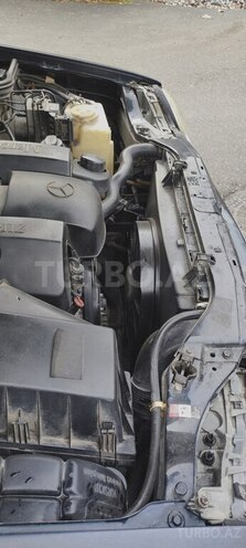 Mercedes E 240 1999, 258,000 km - 2.4 l - Şəki