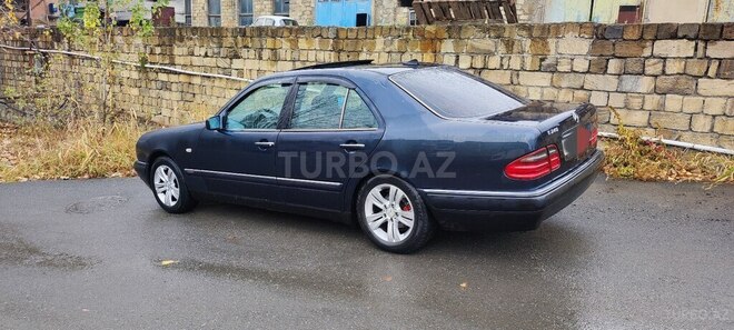 Mercedes E 240 1999, 258,000 km - 2.4 l - Şəki