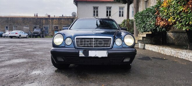 Mercedes E 240 1999, 258,000 km - 2.4 l - Şəki