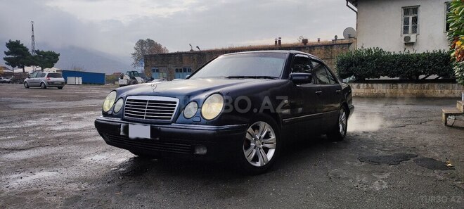 Mercedes E 240 1999, 258,000 km - 2.4 l - Şəki